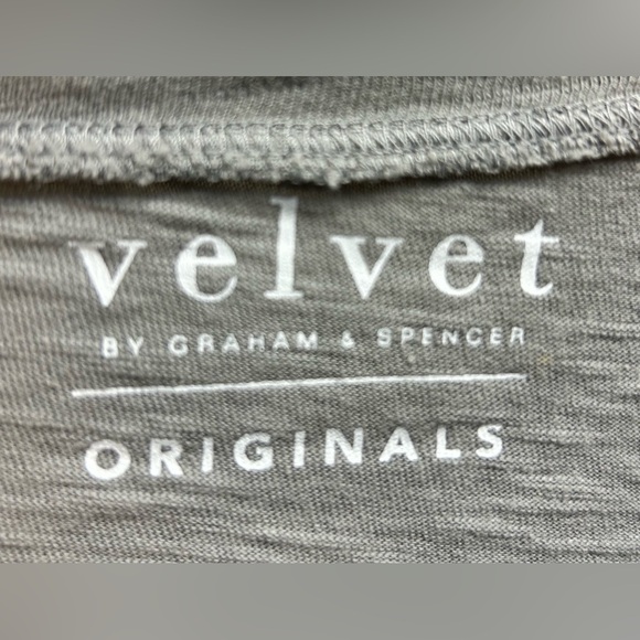 Velvet by Graham & Spencer Light Gray Long Sleeve Top - Picture 3 of 6